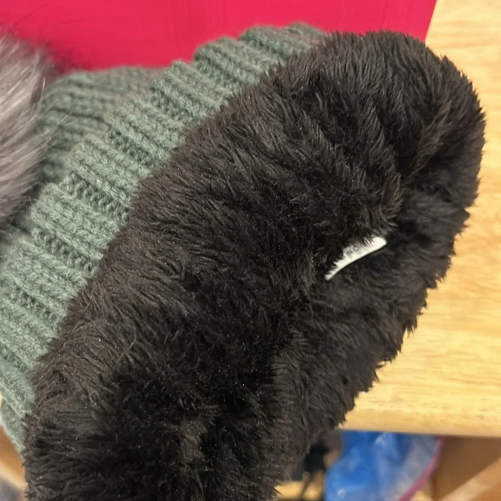 2 NWOT Women’s Knit Hats - Picture 7 of 7